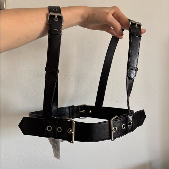Gucci f/w 2020 leather harness belt. Iconic piece. One size. - Picture 2 of 8